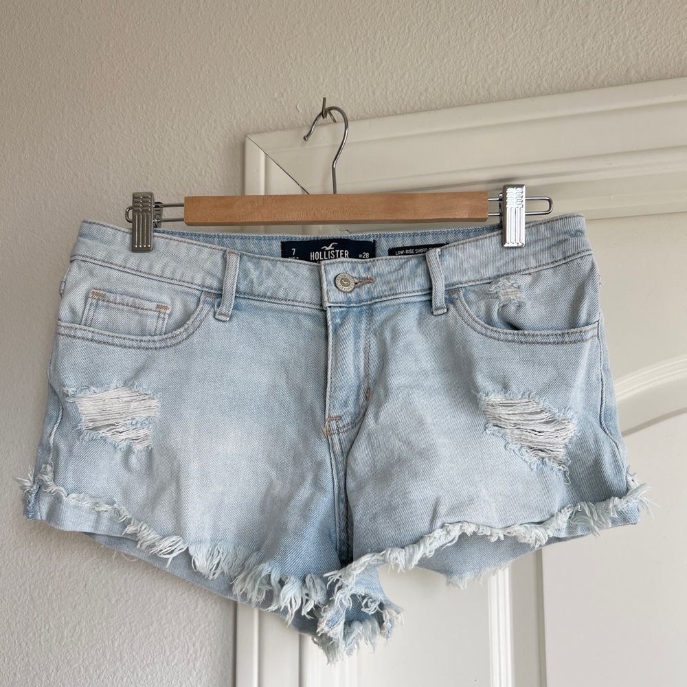 HOLLISTER DISTRESSED DENIM SHORT SHORTS LIGHT BLUE
